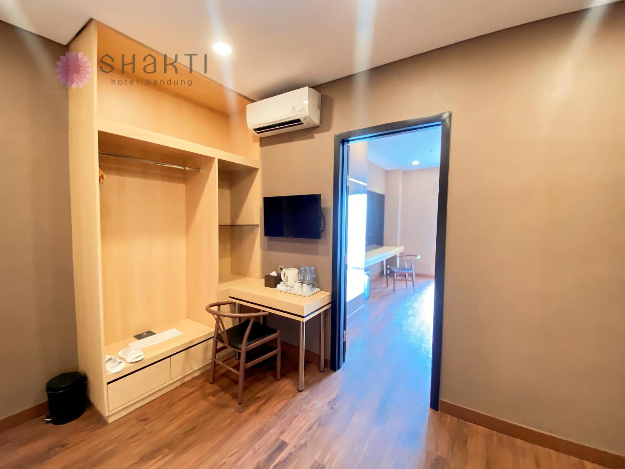 Shakti Hotel Bandung Exterior photo